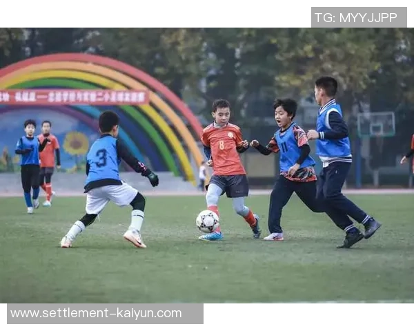 天下足球together让我们共同见证足球的激情与梦想在绿茵场上交汇的瞬间